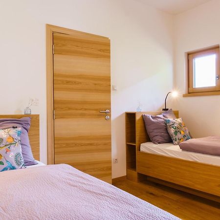 Julias Guesthouse Ora / Auer Eksteriør billede