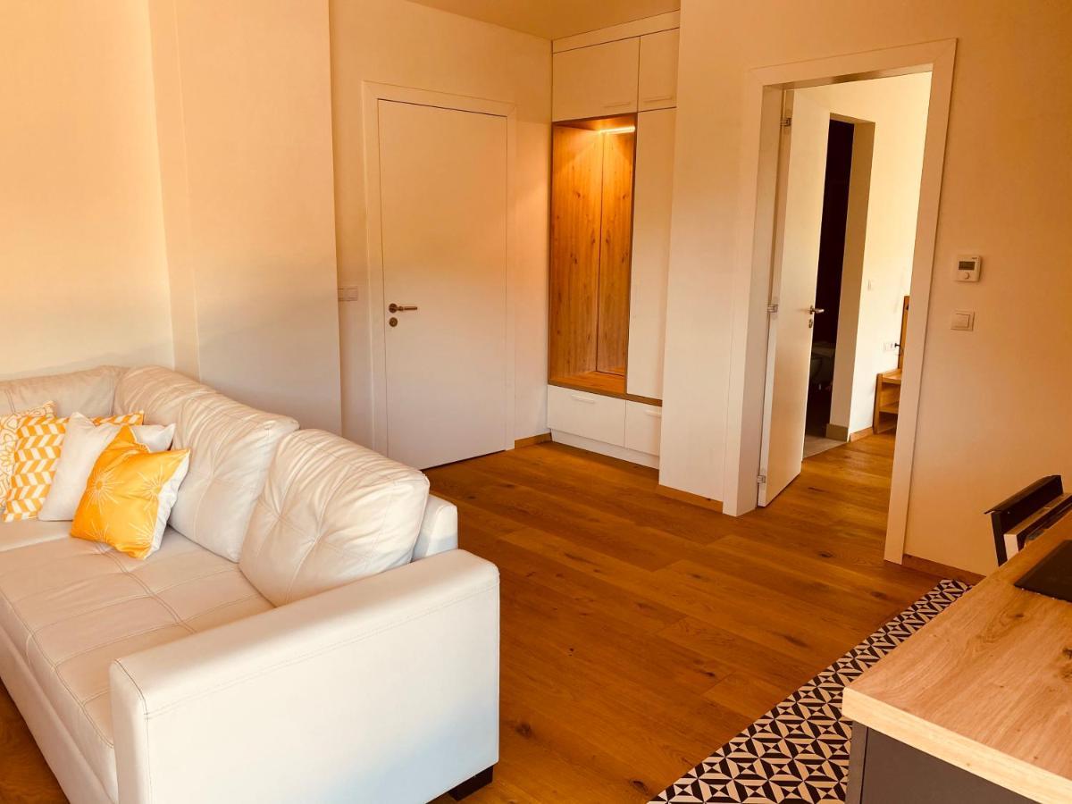 Julias Guesthouse Ora / Auer Eksteriør billede